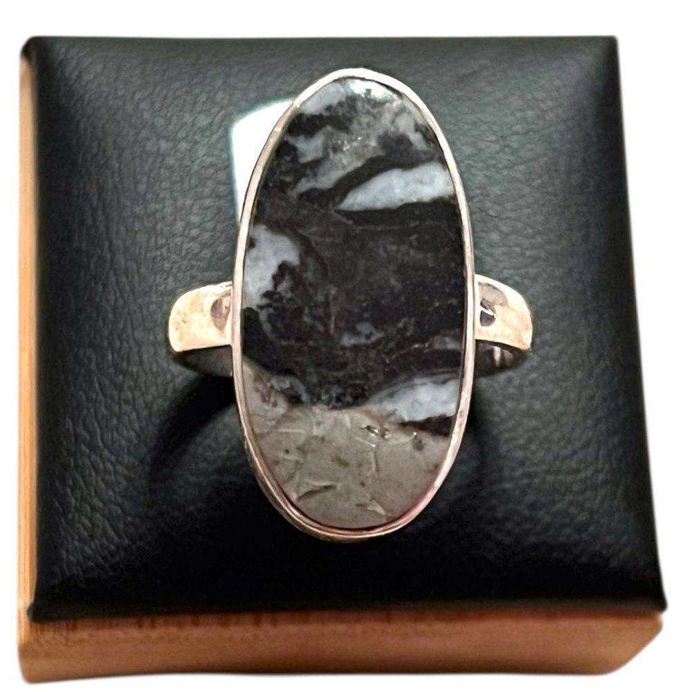 Amazing Oval White Buffalo Turquoise 925 Sterling Silver Ring Size 7